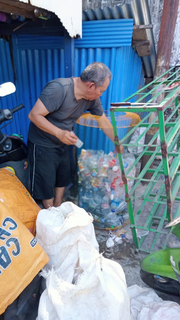 Dukung Program Wali Kota Makassar, Ketua RT di Barayya Ajak Warga Pilah Sampah Basah dan Sampah Kering